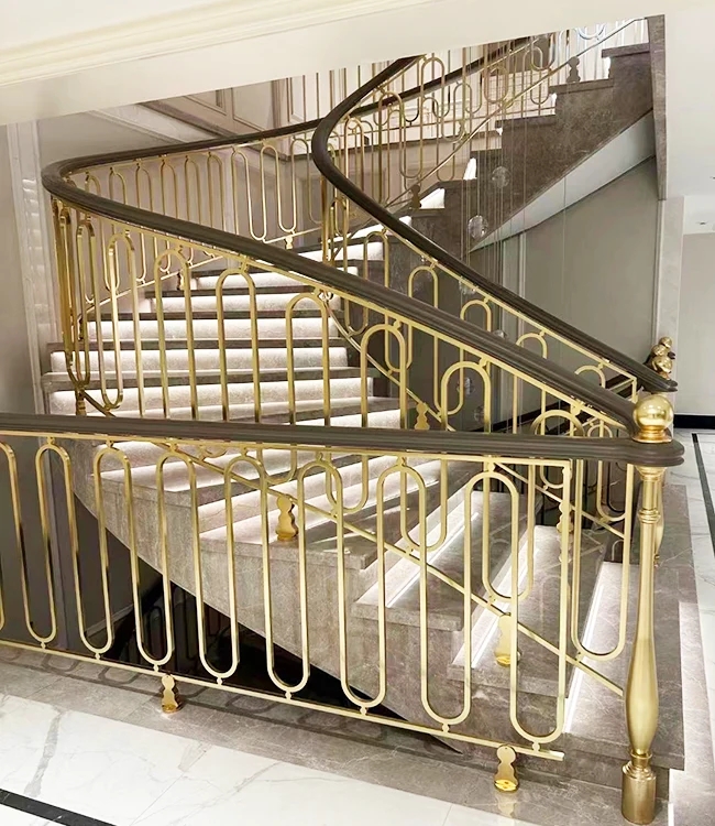 ما هي مزايا التصميم الفاخر من الألومنيوم المنحوت الدرابزين على تلك العادية؟